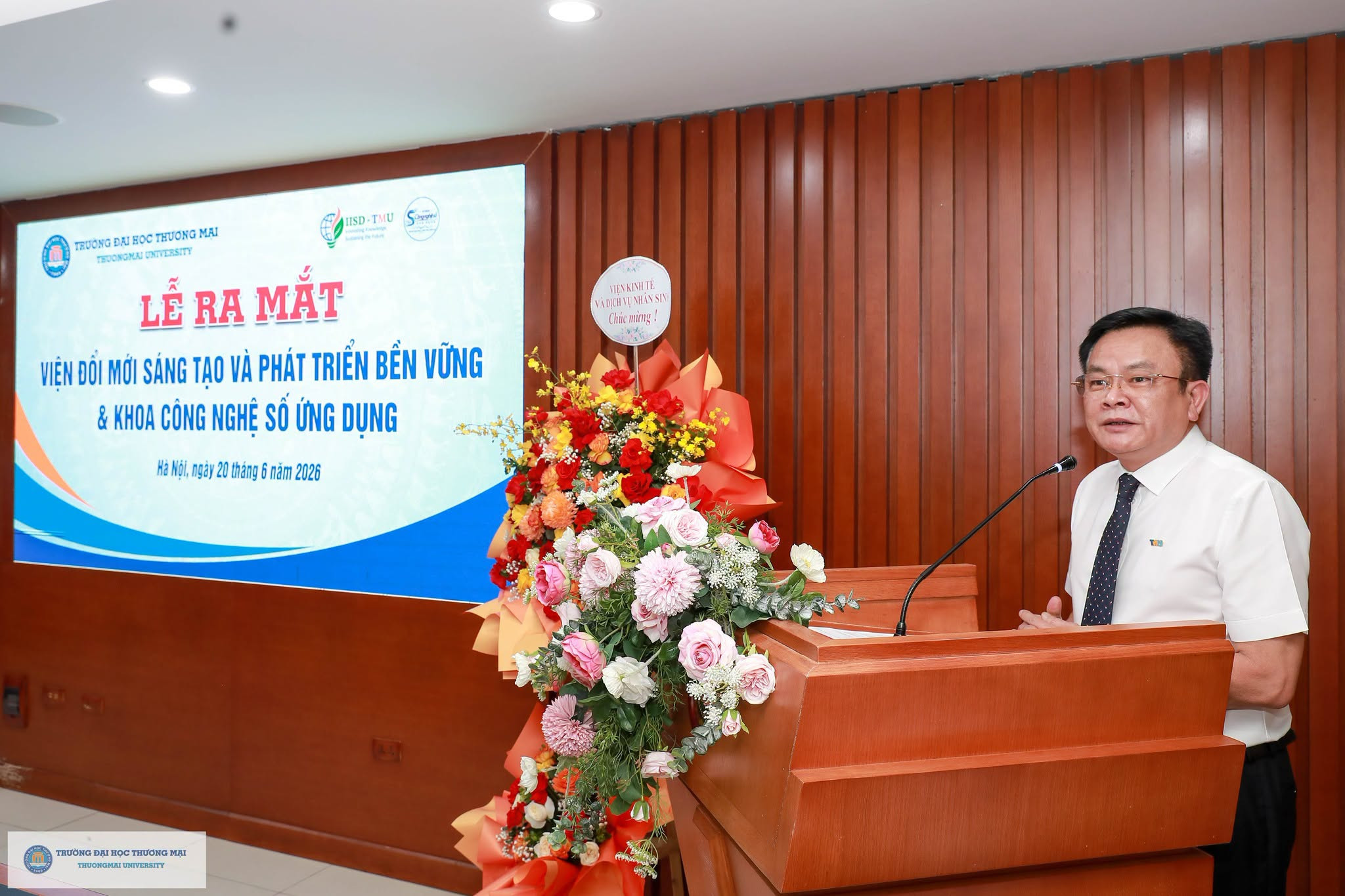 Lễ ra mắt Viện Đổi mới sáng tạo và Phát triển bền vững và Khoa Công nghệ số ứng dụng