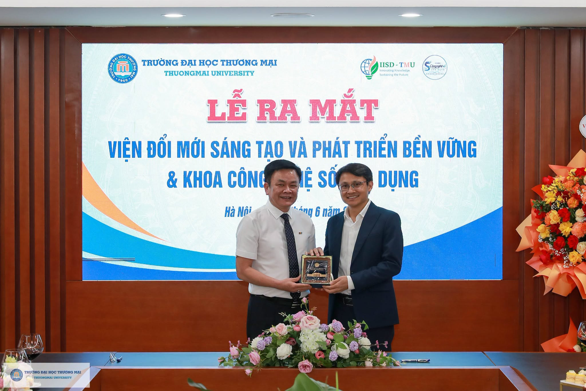 Lễ ra mắt Viện Đổi mới sáng tạo và Phát triển bền vững và Khoa Công nghệ số ứng dụng
