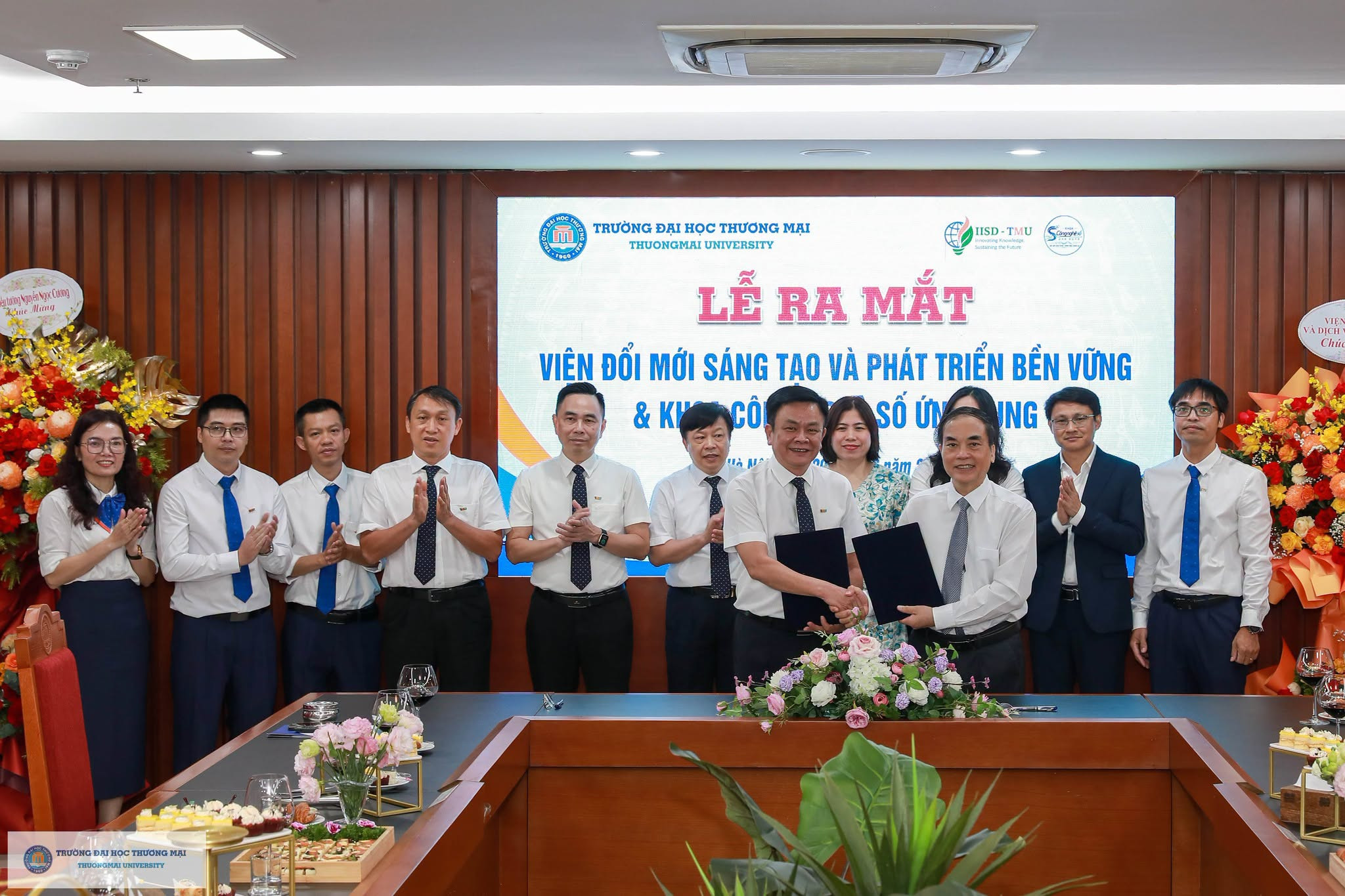 Lễ ra mắt Viện Đổi mới sáng tạo và Phát triển bền vững và Khoa Công nghệ số ứng dụng