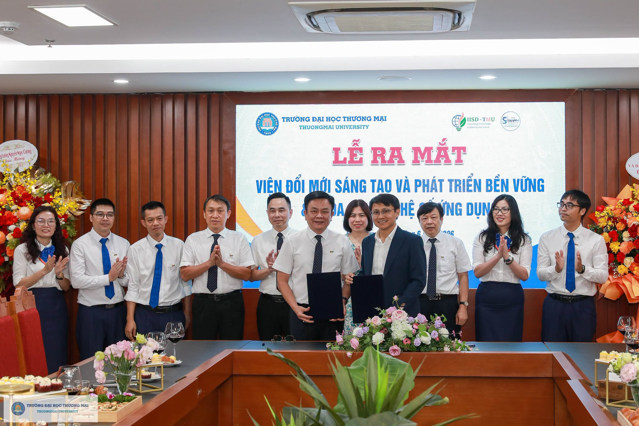 Lễ ra mắt Viện Đổi mới sáng tạo và Phát triển bền vững và Khoa Công nghệ số ứng dụng