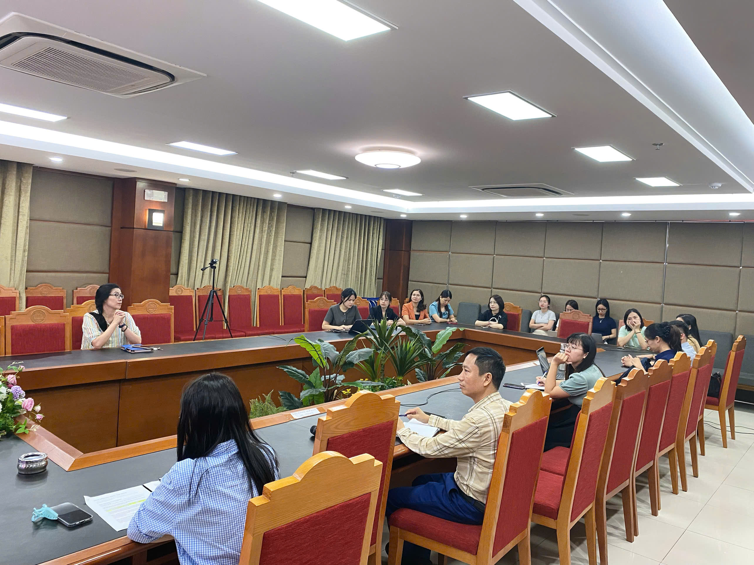 TỌA ĐÀM KHOA HỌC: "Kinh nghiệm Xuất bản Quốc tế từ Nhà Nghiên cứu Trẻ"