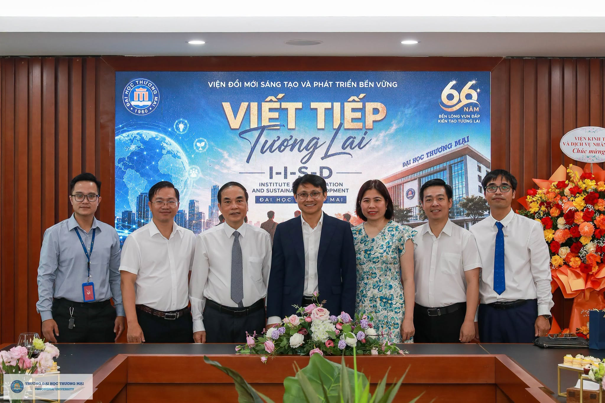 Lễ ra mắt Viện Đổi mới sáng tạo và Phát triển bền vững và Khoa Công nghệ số ứng dụng