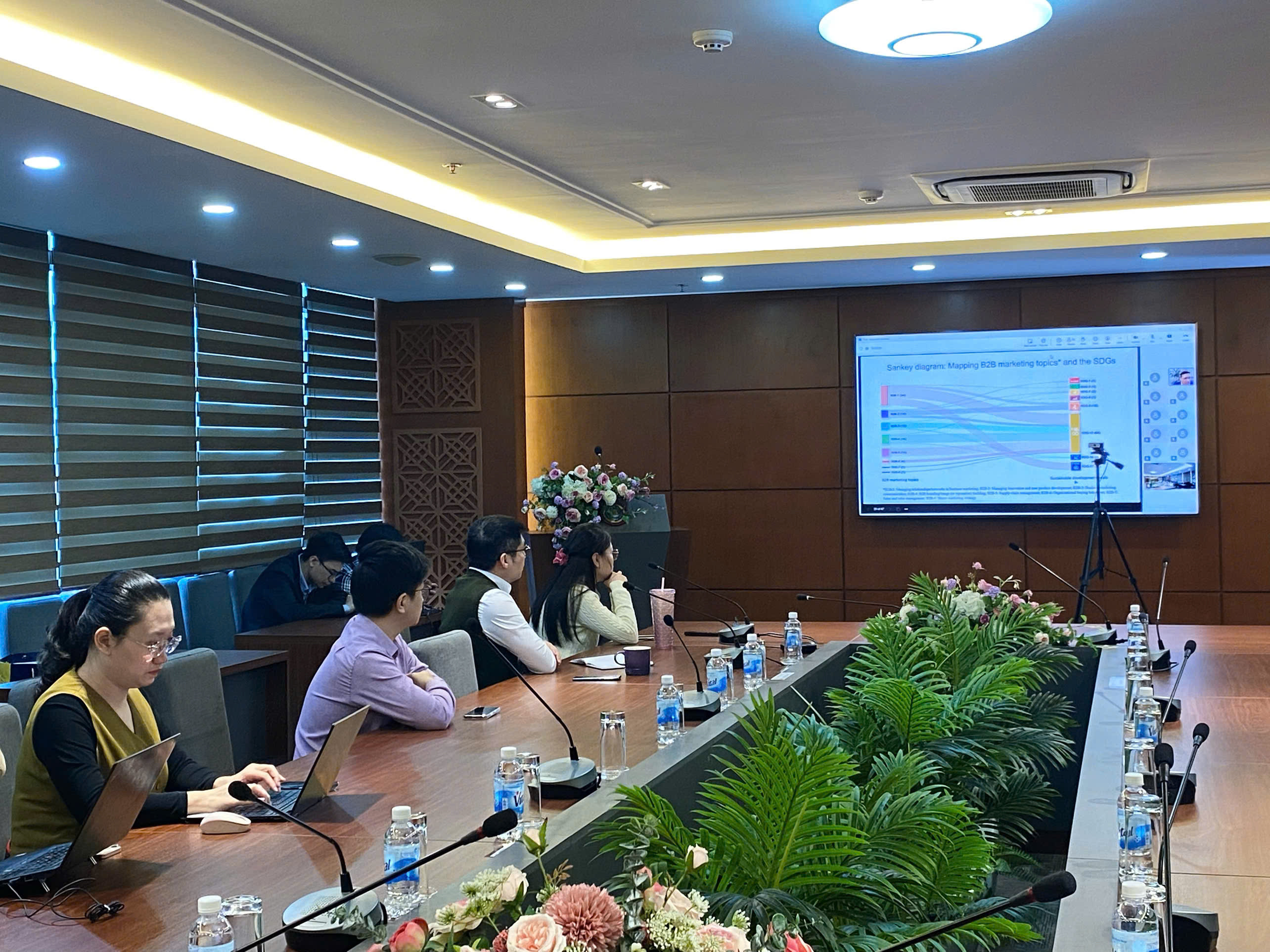 Tọa đàm khoa học: "Thúc đẩy các Mục tiêu Phát triển Bền vững (SDGs) thông qua Nghiên cứu Marketing