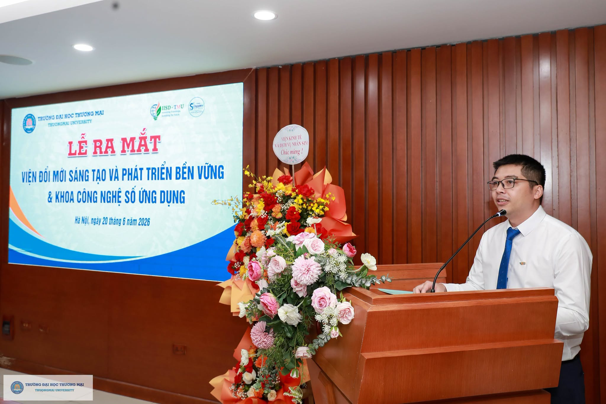 Lễ ra mắt Viện Đổi mới sáng tạo và Phát triển bền vững và Khoa Công nghệ số ứng dụng
