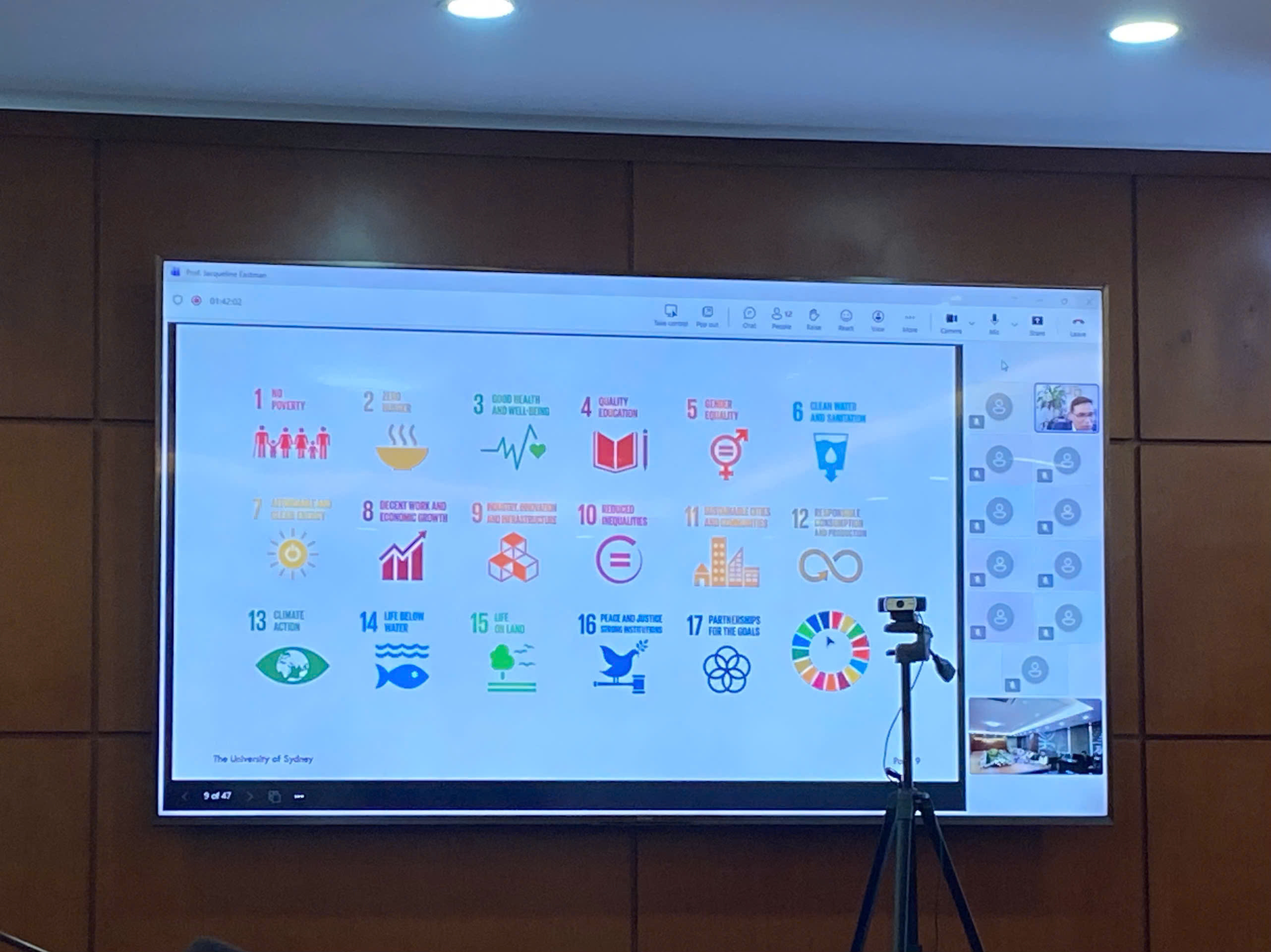 Tọa đàm khoa học: "Thúc đẩy các Mục tiêu Phát triển Bền vững (SDGs) thông qua Nghiên cứu Marketing