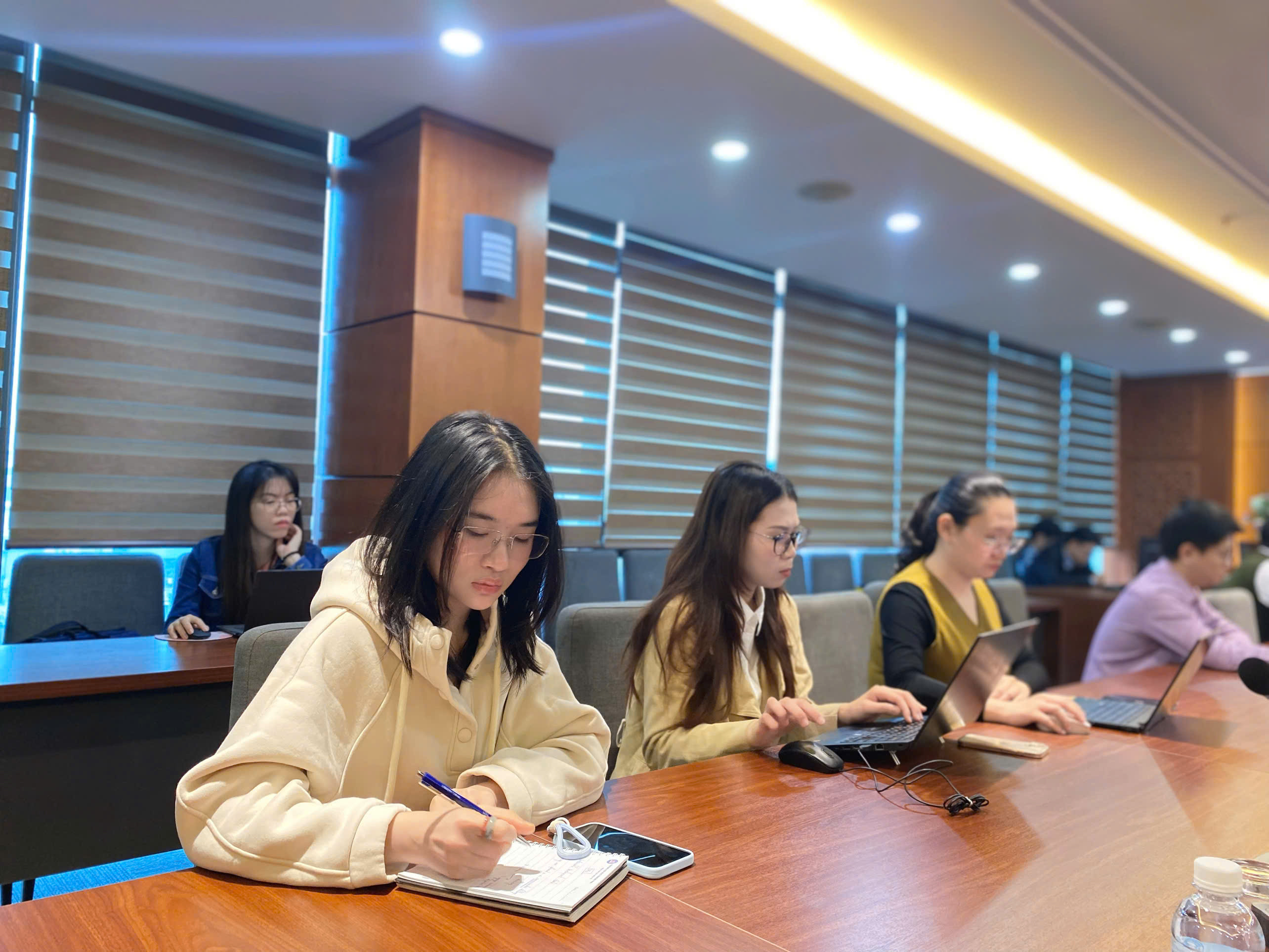 Tọa đàm khoa học: "Thúc đẩy các Mục tiêu Phát triển Bền vững (SDGs) thông qua Nghiên cứu Marketing