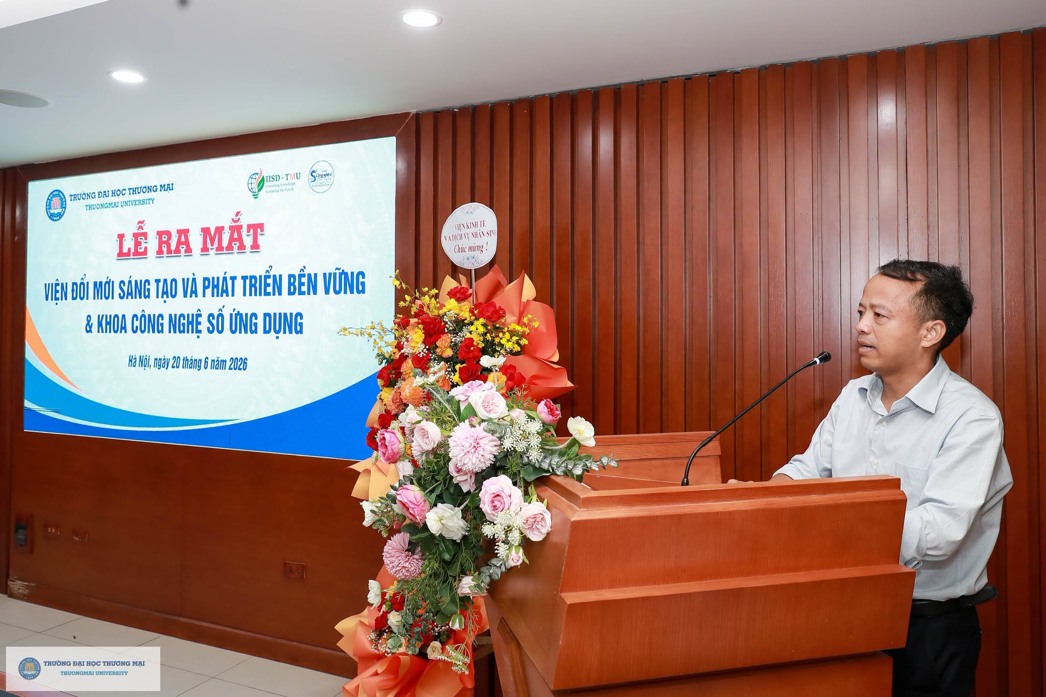 Lễ ra mắt Viện Đổi mới sáng tạo và Phát triển bền vững và Khoa Công nghệ số ứng dụng