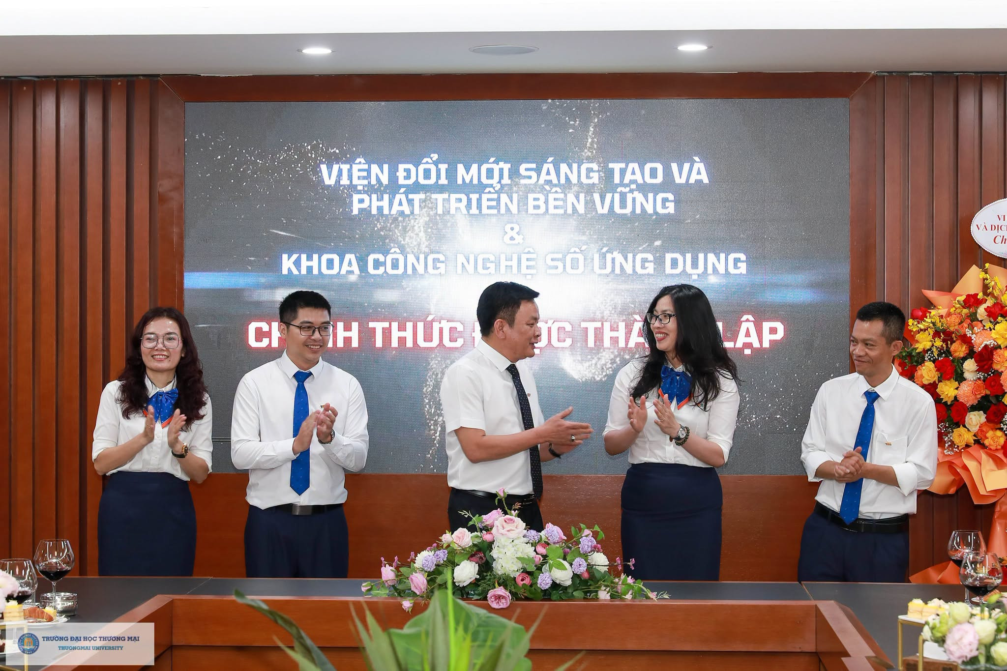 Lễ ra mắt Viện Đổi mới sáng tạo và Phát triển bền vững và Khoa Công nghệ số ứng dụng